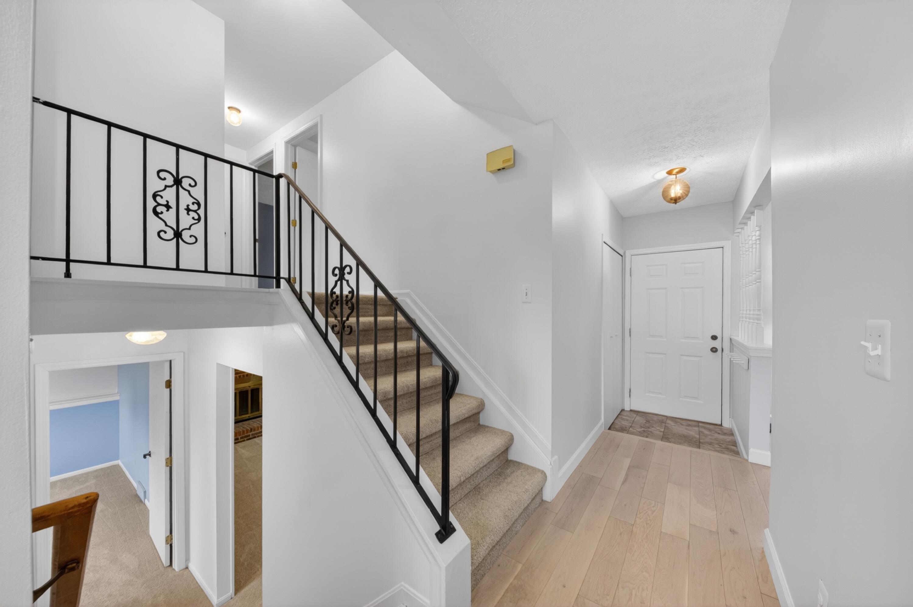 10311 Warner Road Milan, MI 48160 - Photo 29 of 84 Stairway and entry hallway