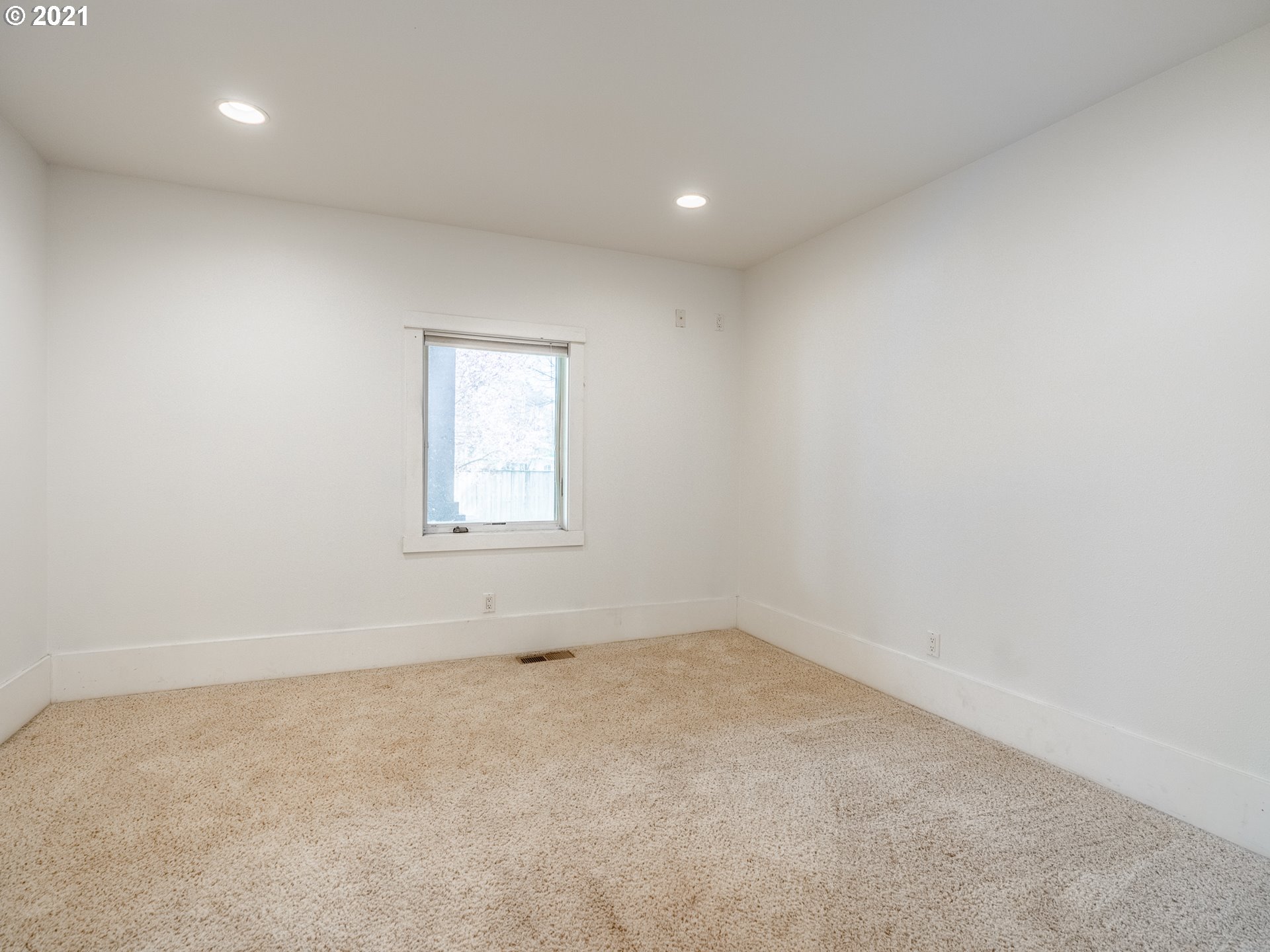 17850 Pilkington Road Lake Oswego, OR 97035 - Photo 11 of 32