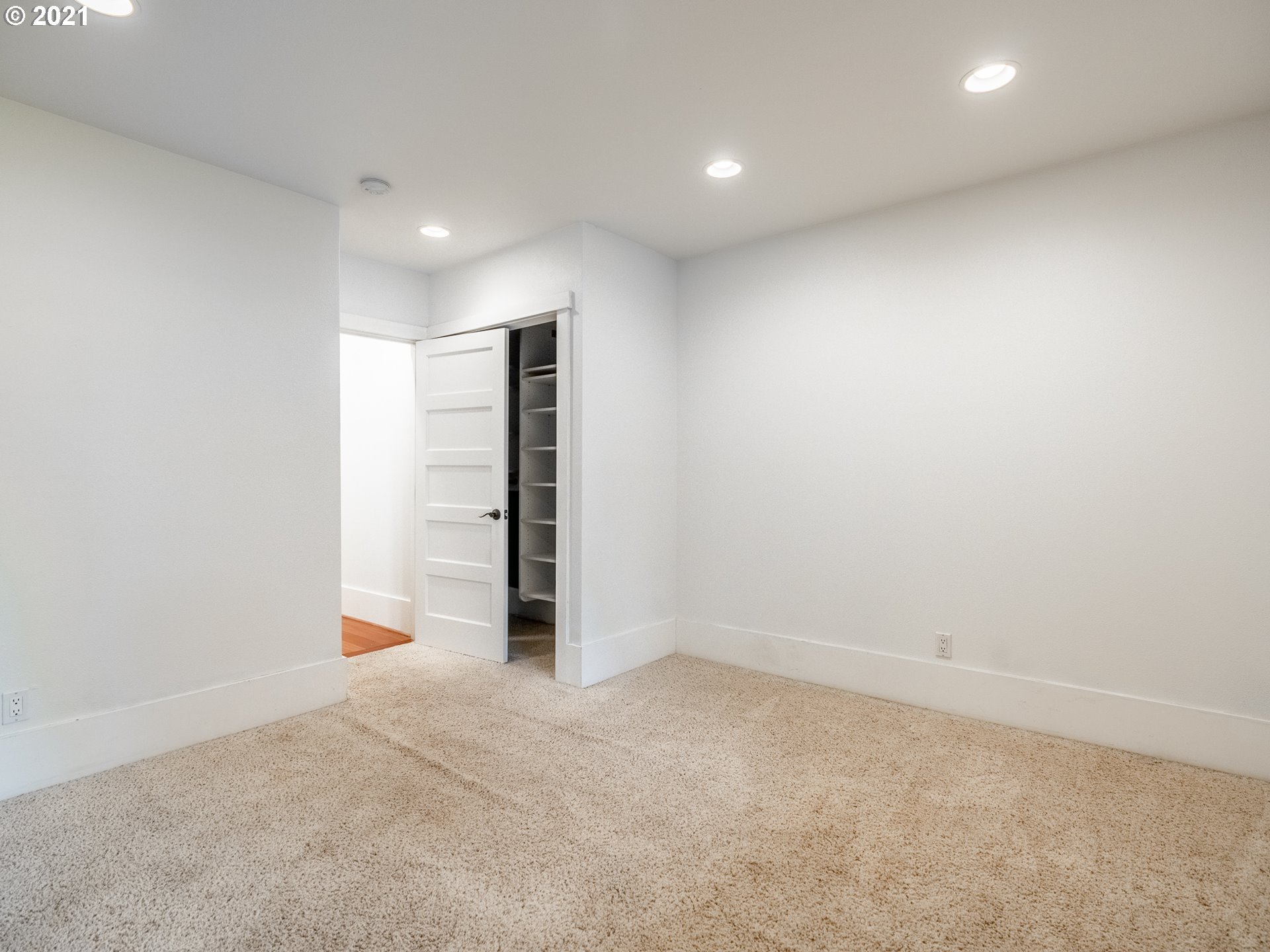 17850 Pilkington Road Lake Oswego, OR 97035 - Photo 12 of 32