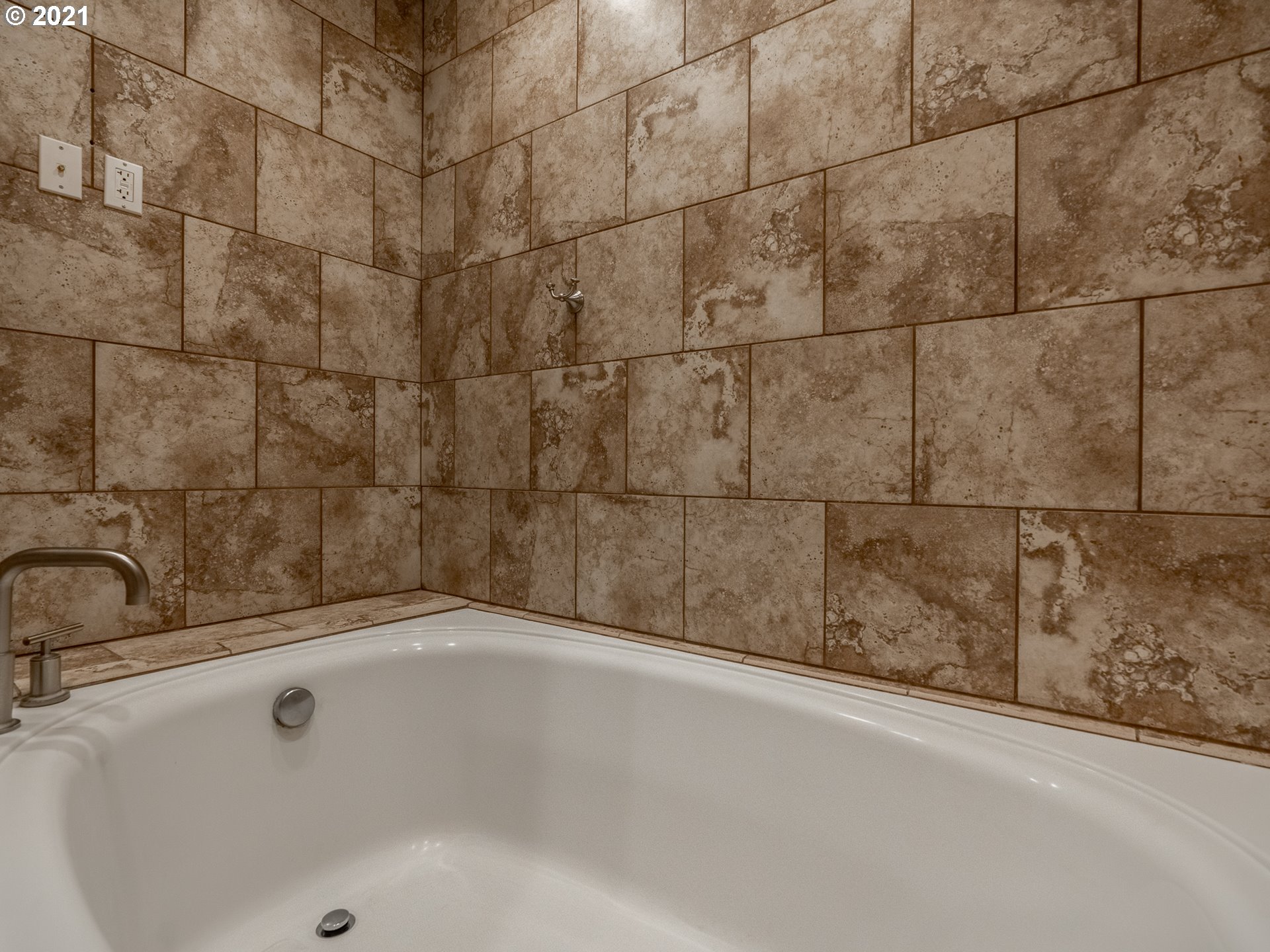 17850 Pilkington Road Lake Oswego, OR 97035 - Photo 19 of 32