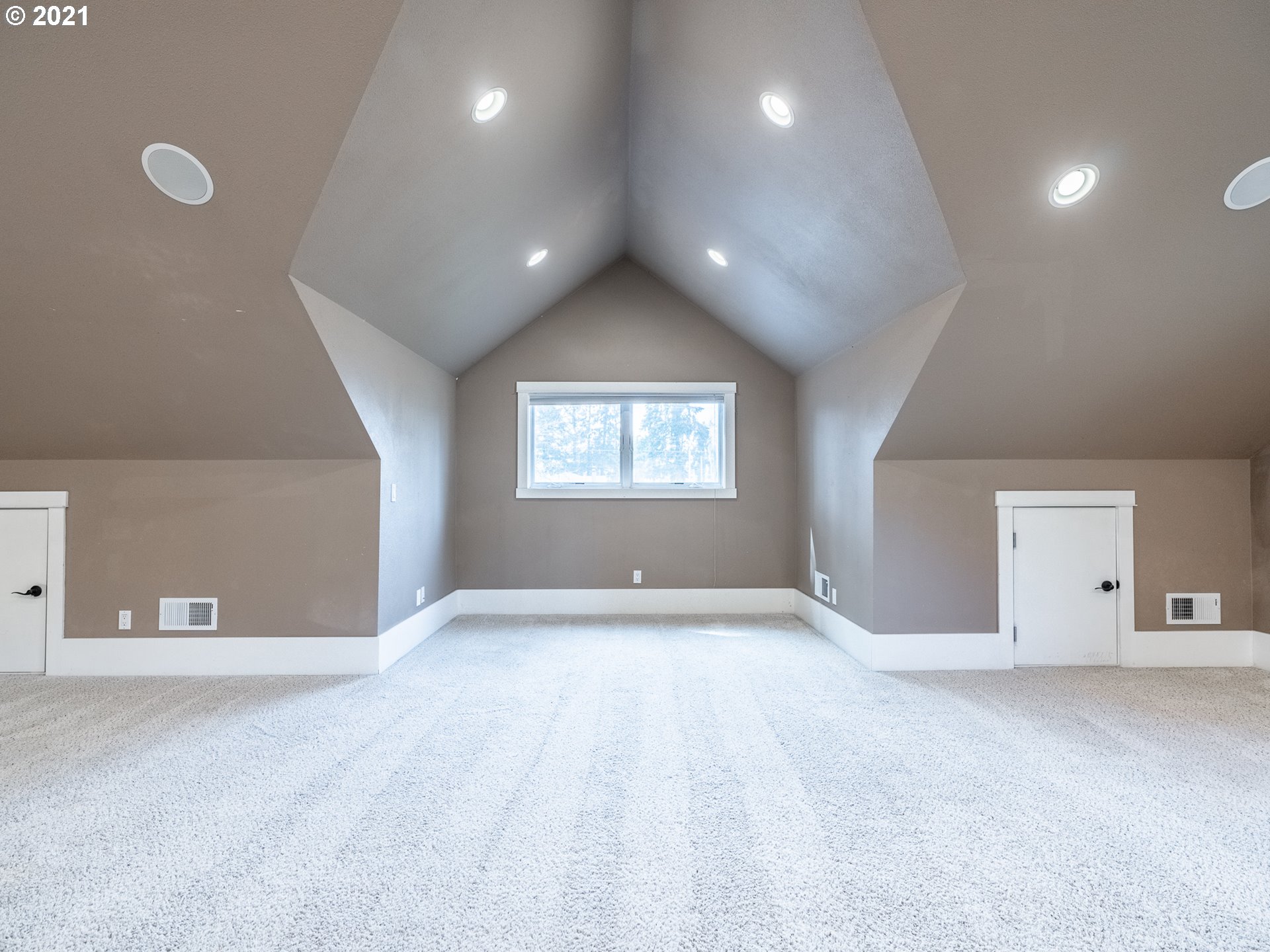 17850 Pilkington Road Lake Oswego, OR 97035 - Photo 26 of 32