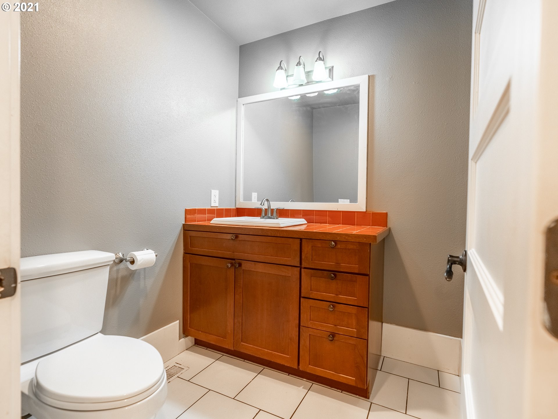 17850 Pilkington Road Lake Oswego, OR 97035 - Photo 9 of 32