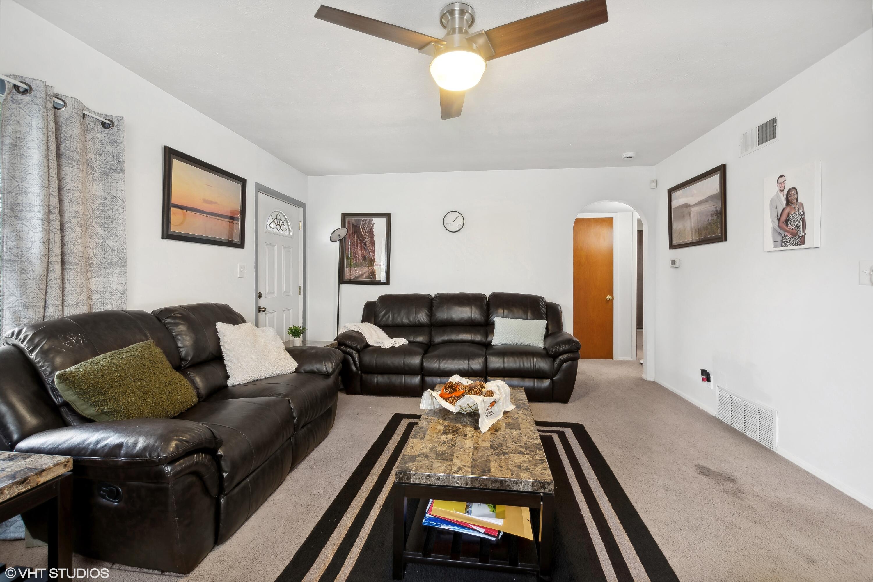 2054 Hayes Leonard Road Valparaiso, IN 46385 - Photo 5 of 38 3000x2000