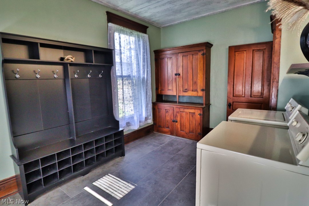 822 Main Street Coshocton, OH 43812 - Photo 20 of 28 Laundry/Mudroom