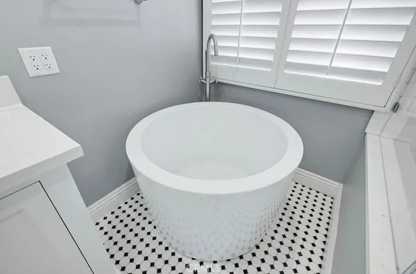 $5,300 | 34 Laconia, Irvine, CA 92614