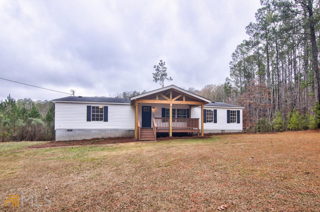 1101 Drake Road Madison, GA 30650 - Photo 1 of 1 a front view of a house with a yard