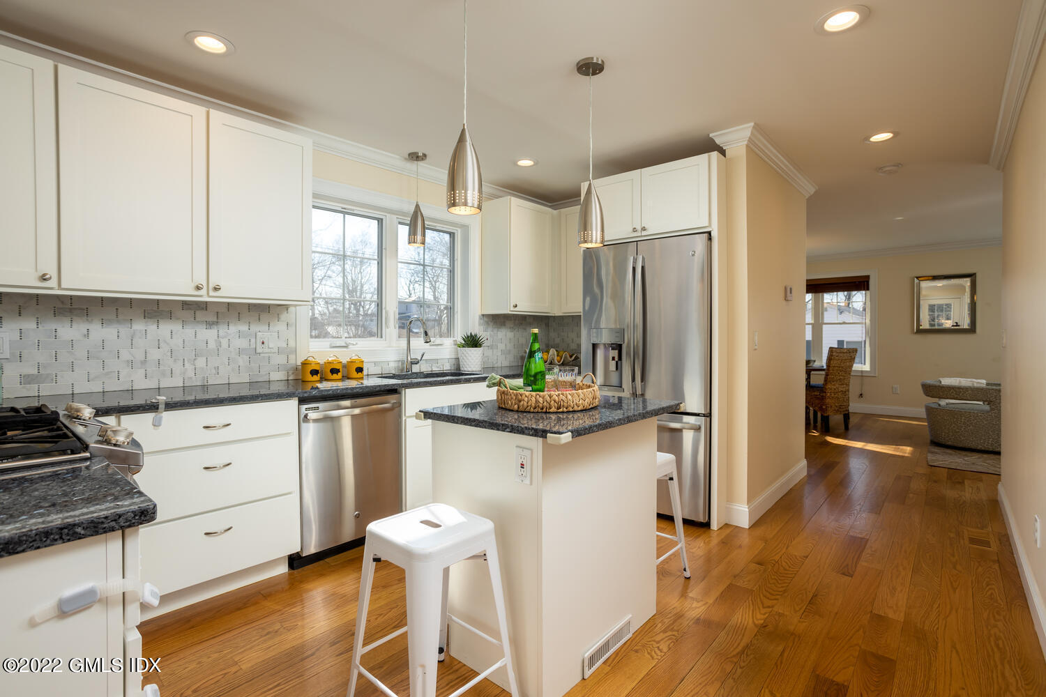21 Cary Road Riverside, CT 06878 - Photo 11 of 27 21 Cary Rd Greenwich CT 06878-large-023-