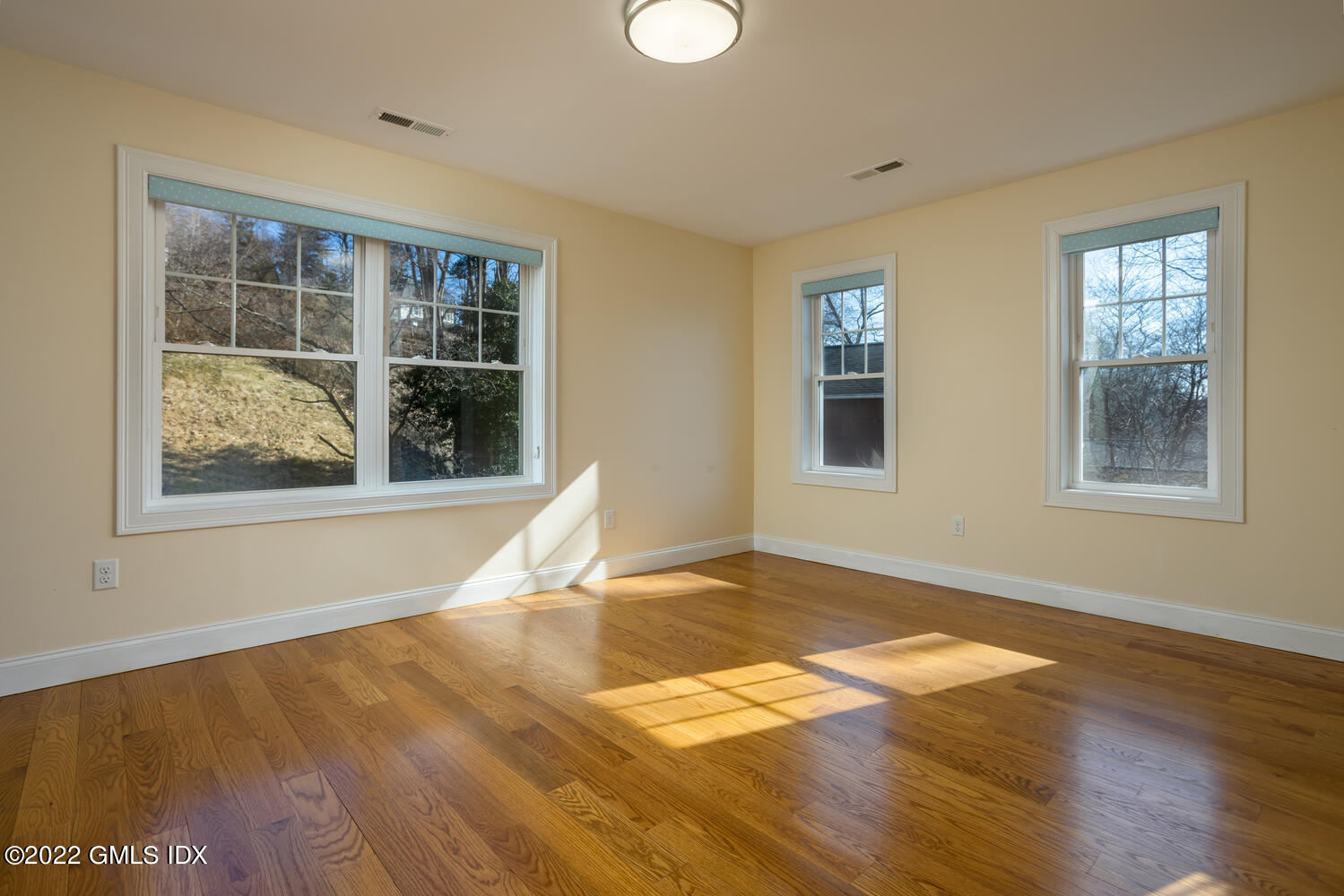 21 Cary Road Riverside, CT 06878 - Photo 16 of 27 21 Cary Rd Greenwich CT 06878-large-019-