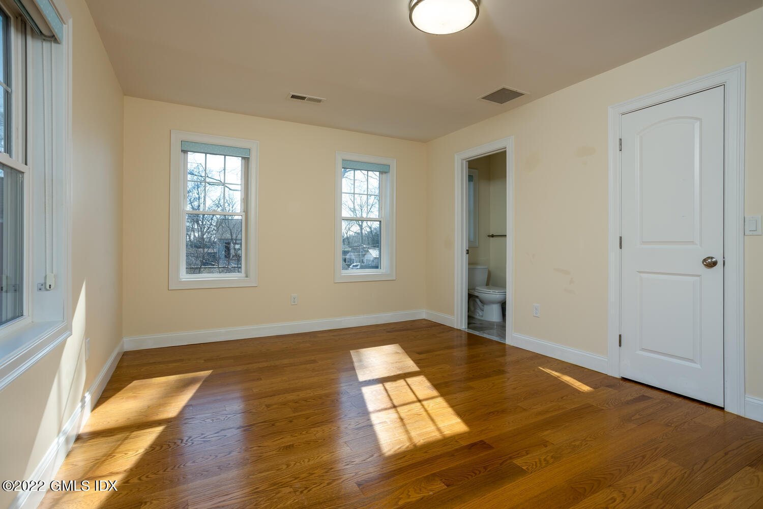 21 Cary Road Riverside, CT 06878 - Photo 17 of 27 21 Cary Rd Greenwich CT 06878-large-020-