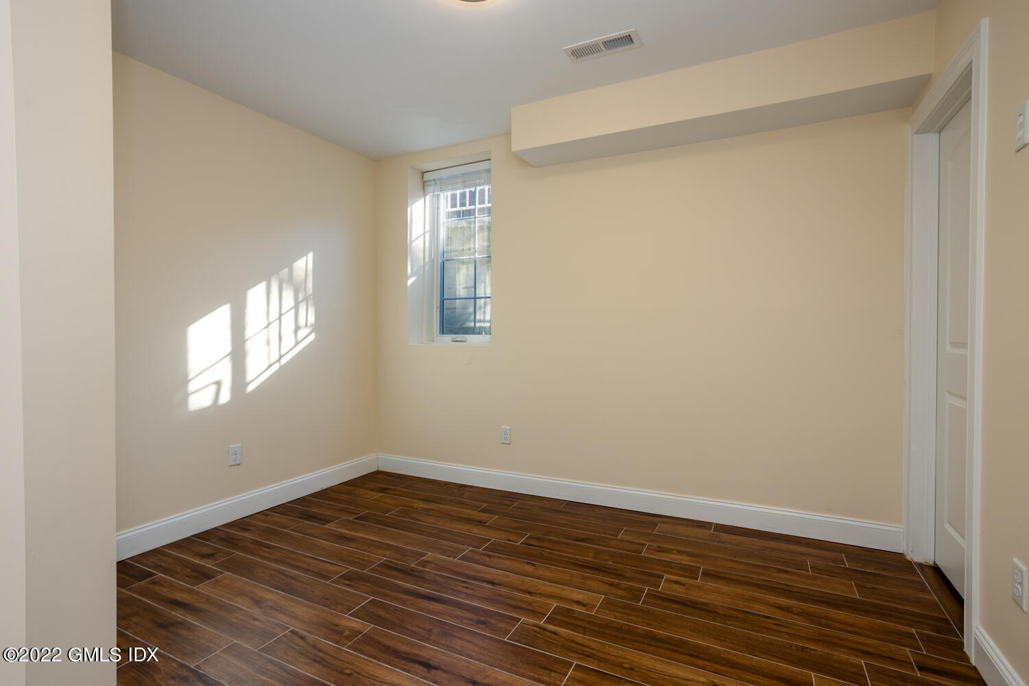 21 Cary Road Riverside, CT 06878 - Photo 19 of 27 21 Cary Rd Greenwich CT 06878-large-034-