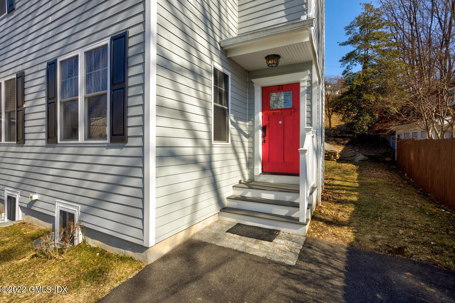 21 Cary Road Riverside, CT 06878 - Photo 2 of 27 21 Cary Rd Greenwich CT 06878-large-008-