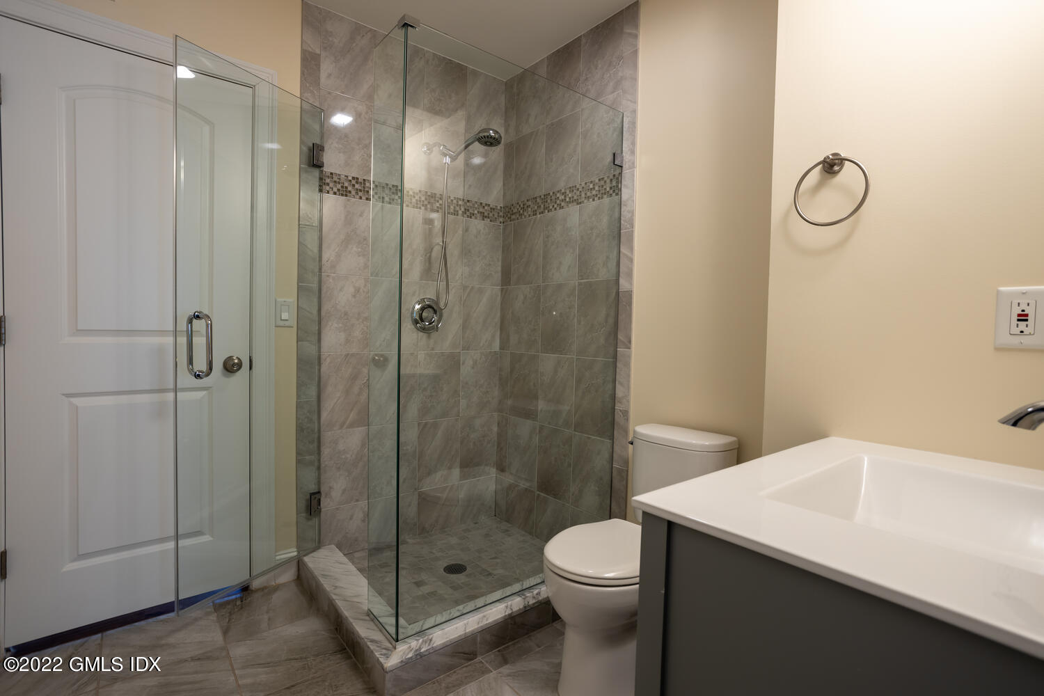 21 Cary Road Riverside, CT 06878 - Photo 21 of 27 21 Cary Rd Greenwich CT 06878-large-035-
