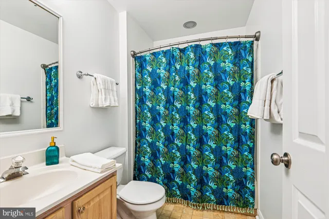 a view of a room with an empty space