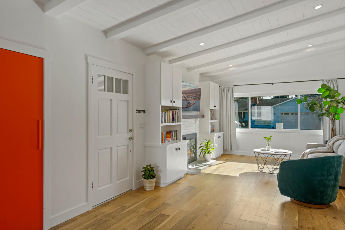 2214 Channing Way Santa Barbara, CA 93109 - Photo 26 of 44 a living room with furniture and a entryway
