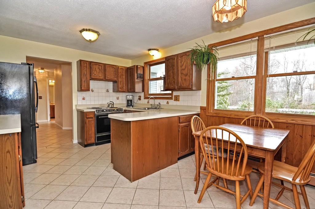 8 Stanley Road Medway, MA 02053 - Photo 4 of 29 Gallery Image 4