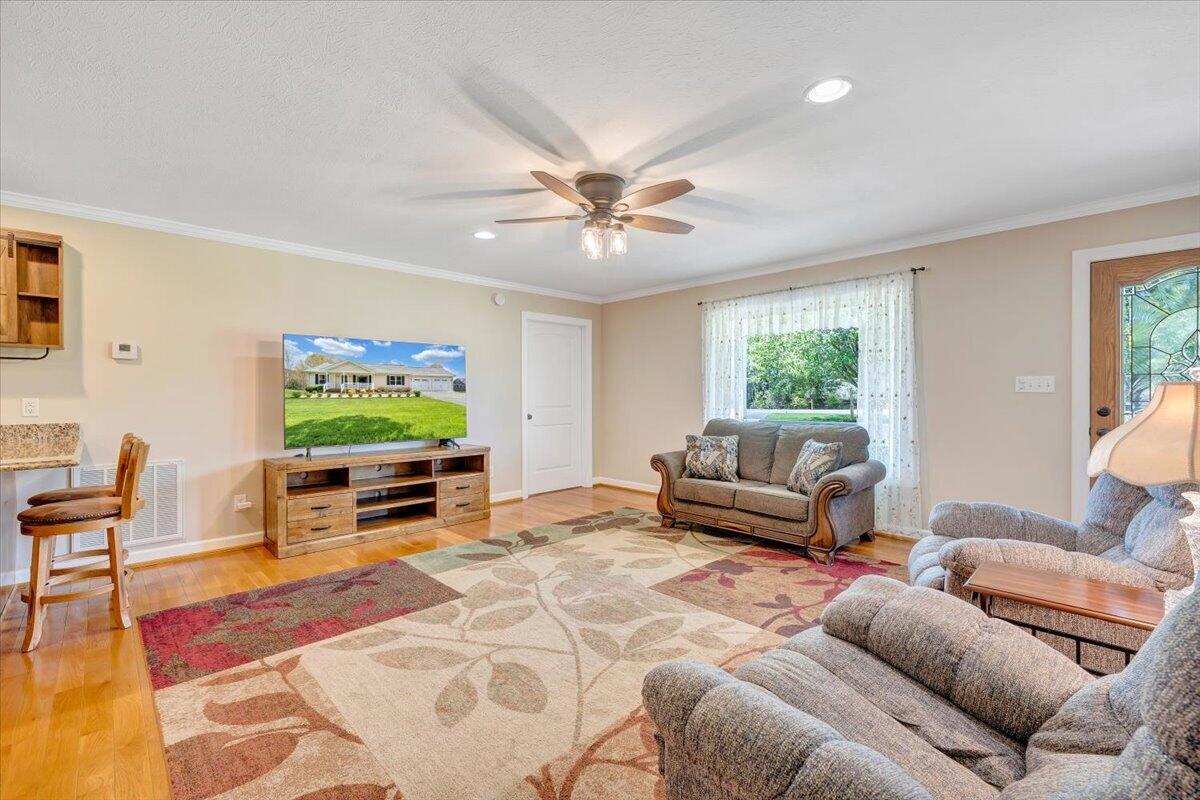 462 Gilford Road Wirtz, VA 24184 - Photo 6 of 53 Great Room
