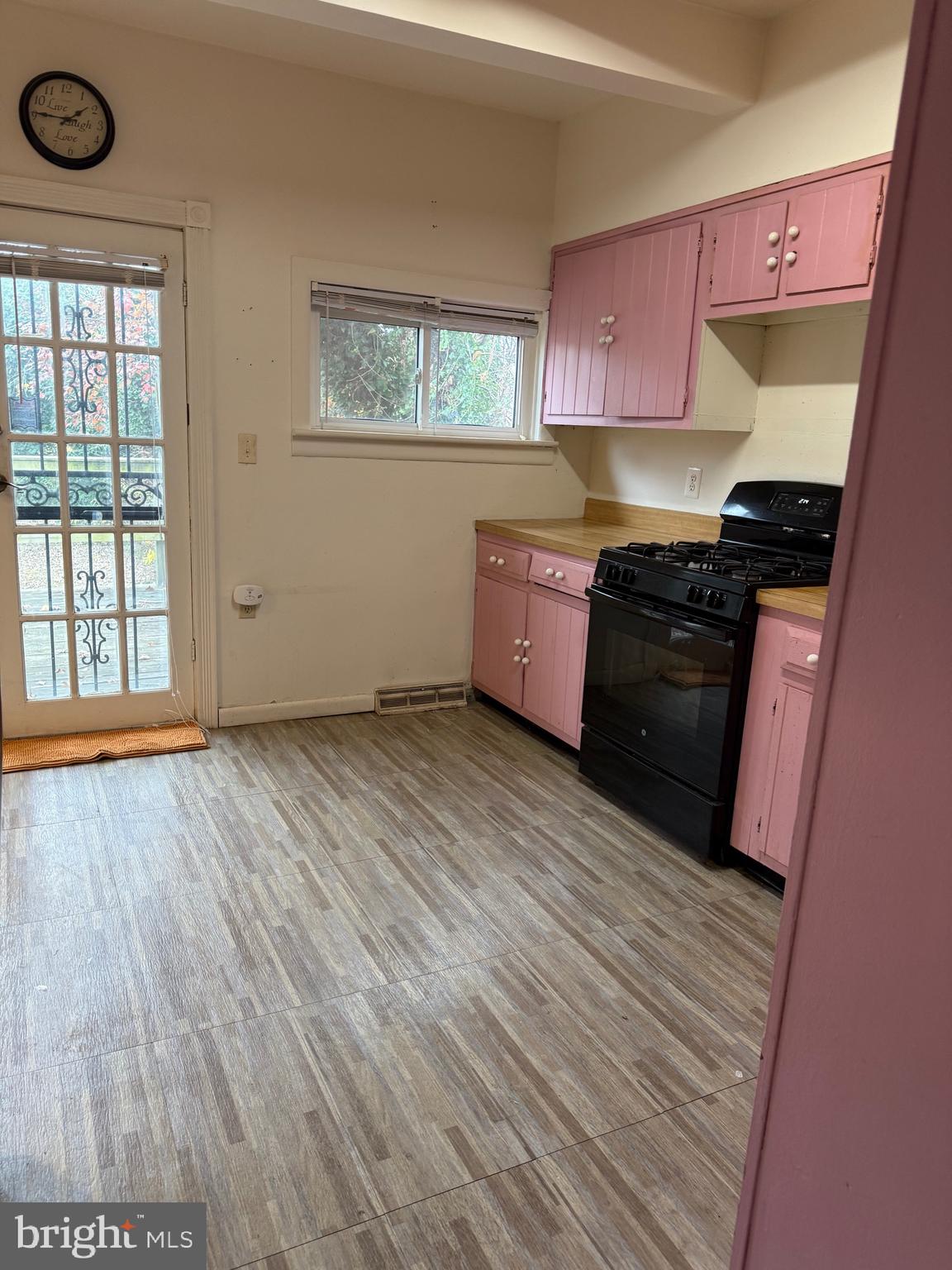 4803 Somerset Road Riverdale, MD 20737 - Photo 5 of 17