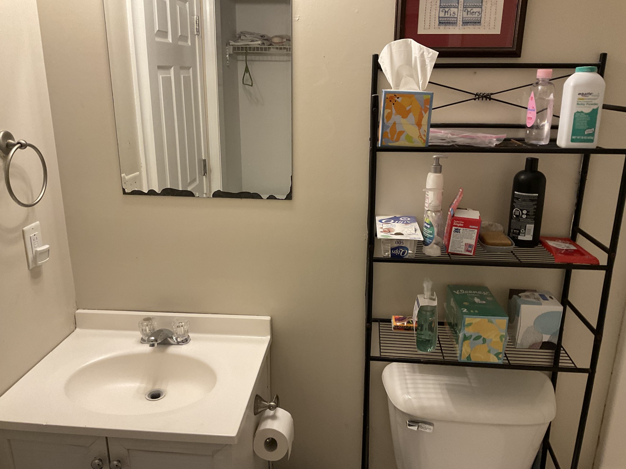 811 East 17th Avenue Springfield, TN 37172 - Photo 11 of 20 a bathroom with a sink and a mirror