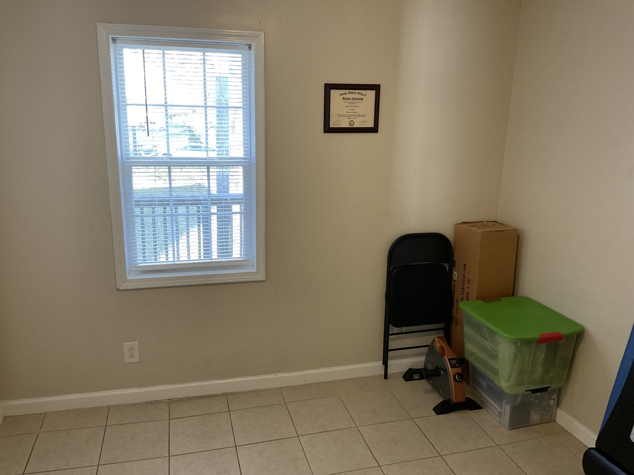 811 East 17th Avenue Springfield, TN 37172 - Photo 16 of 20 a view of a workspace with a window