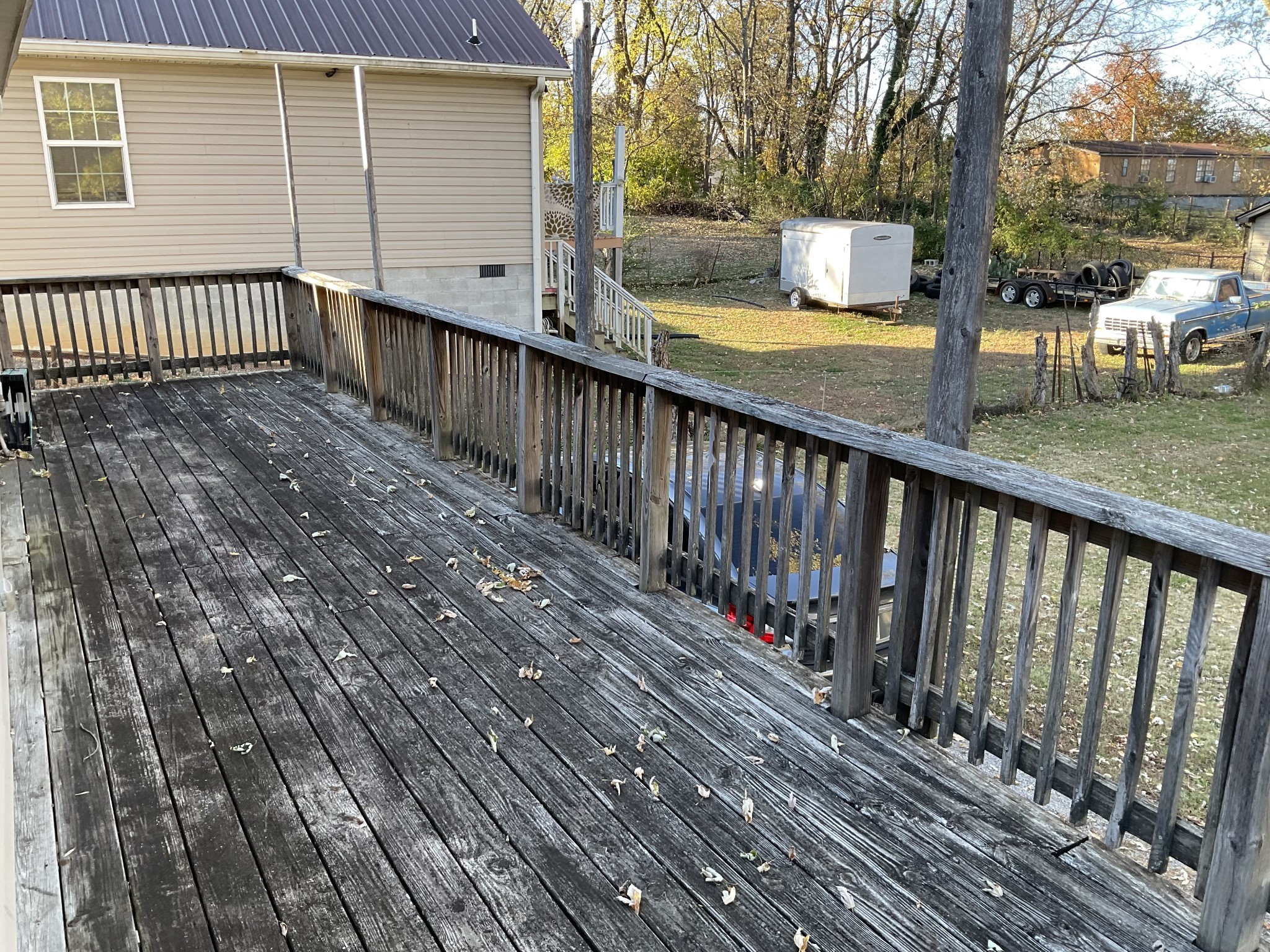 811 East 17th Avenue Springfield, TN 37172 - Photo 5 of 20 a view of a house with a deck
