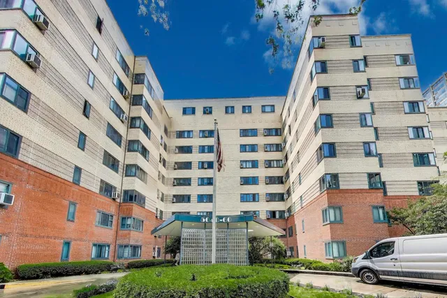 $150,000 | 5040 North Marine Drive, Unit 3B, Chicago, IL 60640