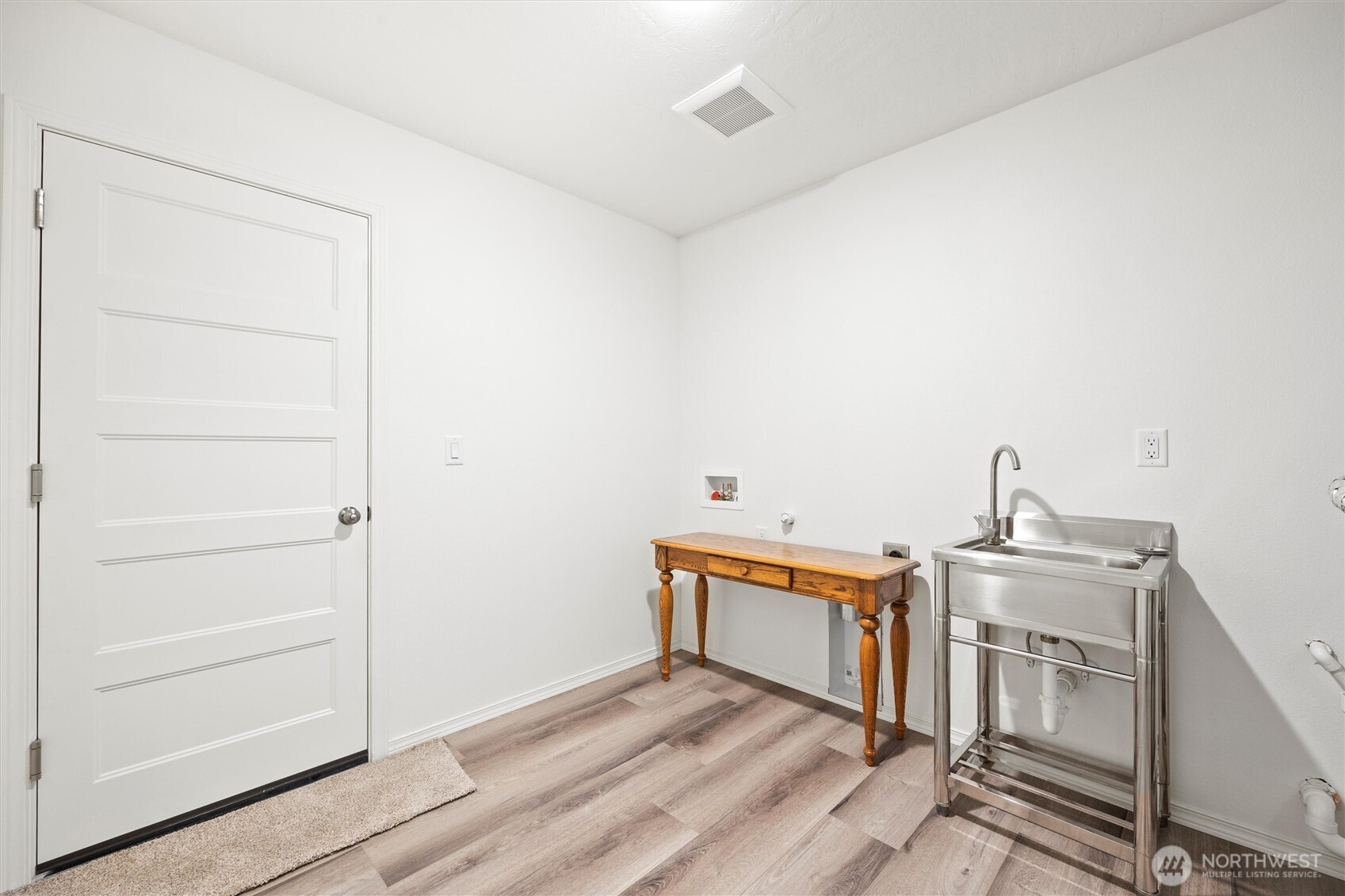 1507 South 5th Street Dayton, WA 99328 - Photo 24 of 35 a view of an empty room with wooden floor