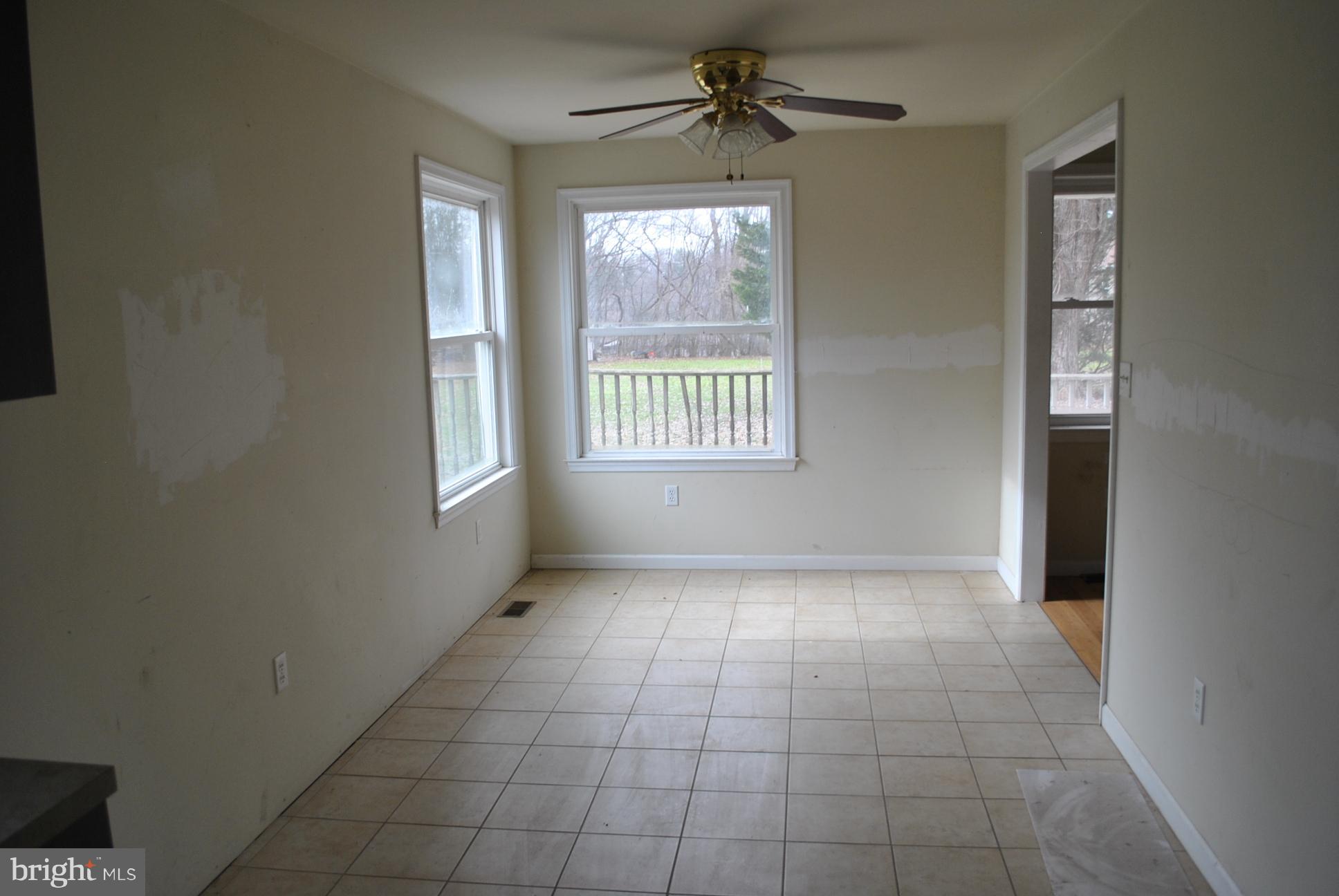 2501 Fairmount Road Hampstead, MD 21074 - Photo 3 of 20 Kitchen dining area