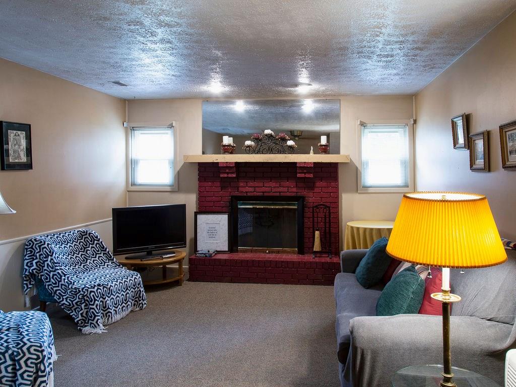 3327 Maple Ridge Court Indianapolis, IN 46227 - Photo 10 of 19 Gallery Image 10