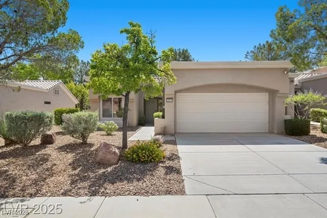 $2,100 | 2216 Spring Water Drive, Las Vegas, NV 89134