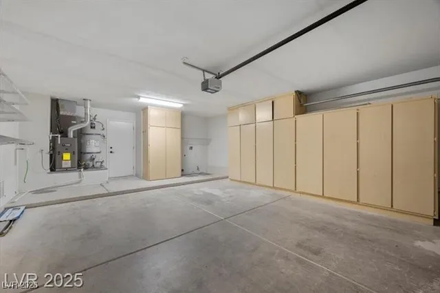 $2,100 | 2216 Spring Water Drive, Las Vegas, NV 89134