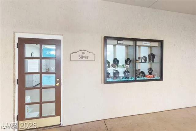 $2,100 | 2216 Spring Water Drive, Las Vegas, NV 89134