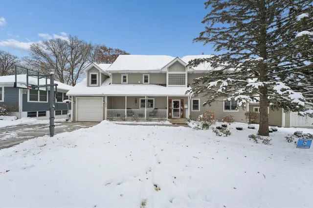 $950,000 | 293 Abbotsford Court, Glen Ellyn, IL 60137