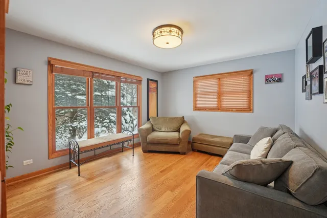 $950,000 | 293 Abbotsford Court, Glen Ellyn, IL 60137