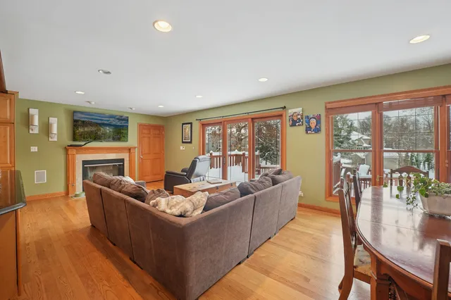 $950,000 | 293 Abbotsford Court, Glen Ellyn, IL 60137