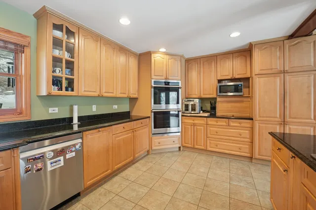 $950,000 | 293 Abbotsford Court, Glen Ellyn, IL 60137