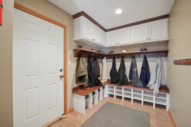 $950,000 | 293 Abbotsford Court, Glen Ellyn, IL 60137