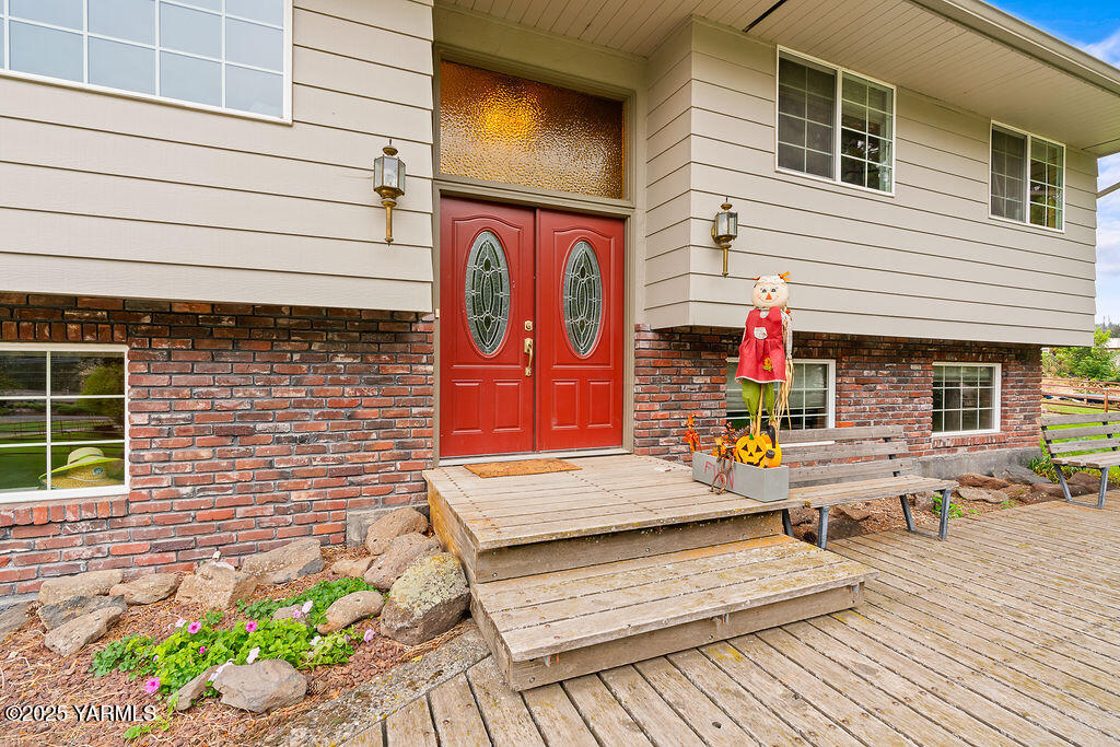 250 Hexon Road Selah, WA 98942 - Photo 16 of 50 a view of outdoor seating space