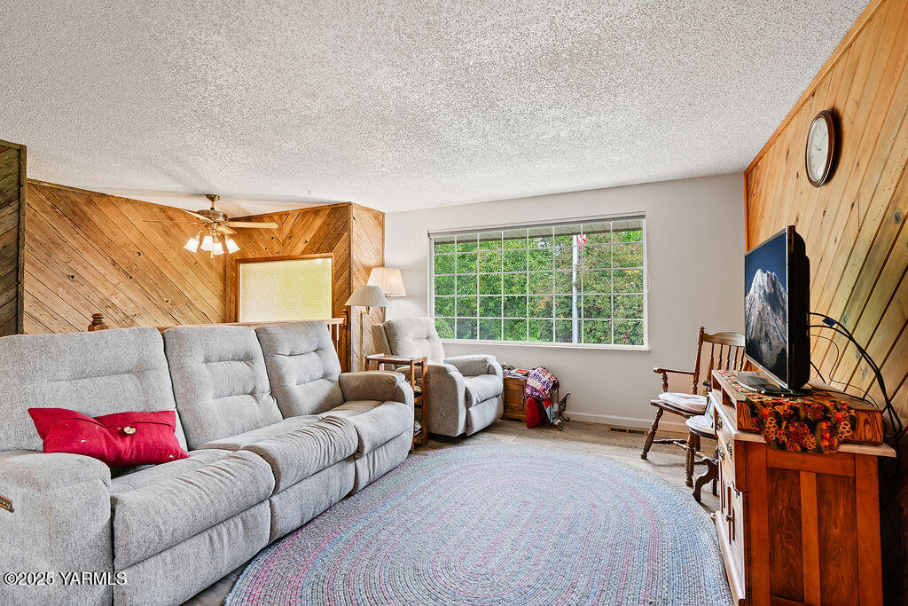 250 Hexon Road Selah, WA 98942 - Photo 19 of 50 a living room with furniture a flat screen tv and a large window