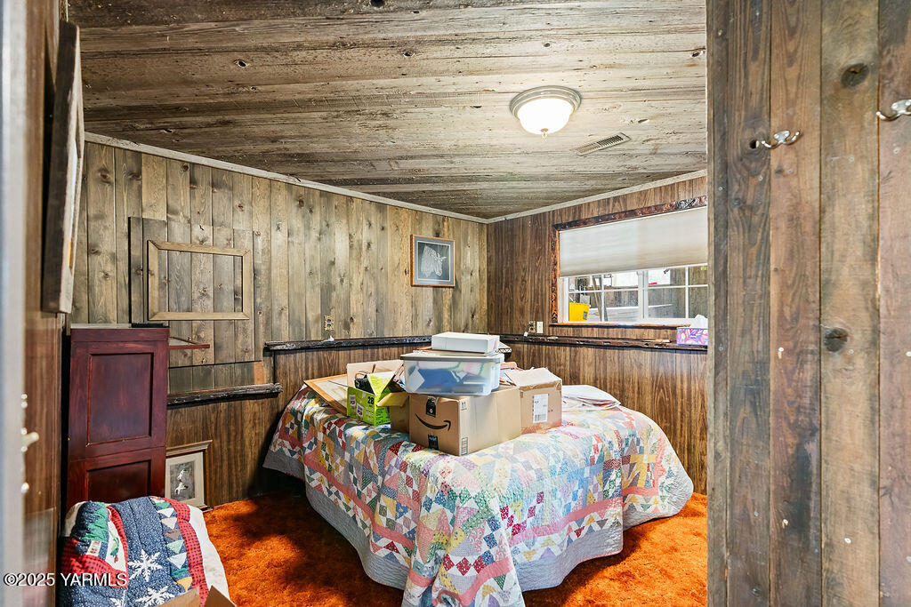 250 Hexon Road Selah, WA 98942 - Photo 29 of 50 a bed sitting in a bedroom next to a window