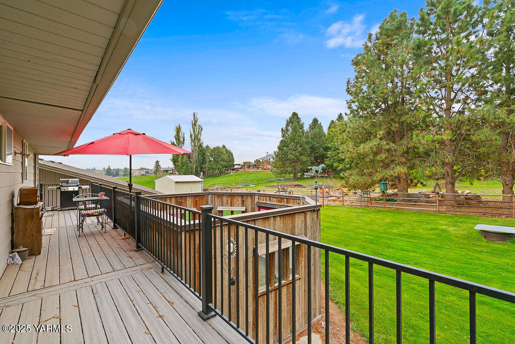 250 Hexon Road Selah, WA 98942 - Photo 39 of 50 a view of a balcony with wooden floor and outdoor seating