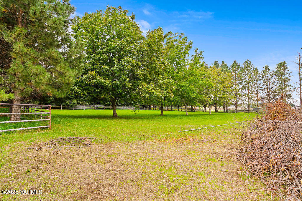 250 Hexon Road Selah, WA 98942 - Photo 45 of 50 a view of a golf course with a lake