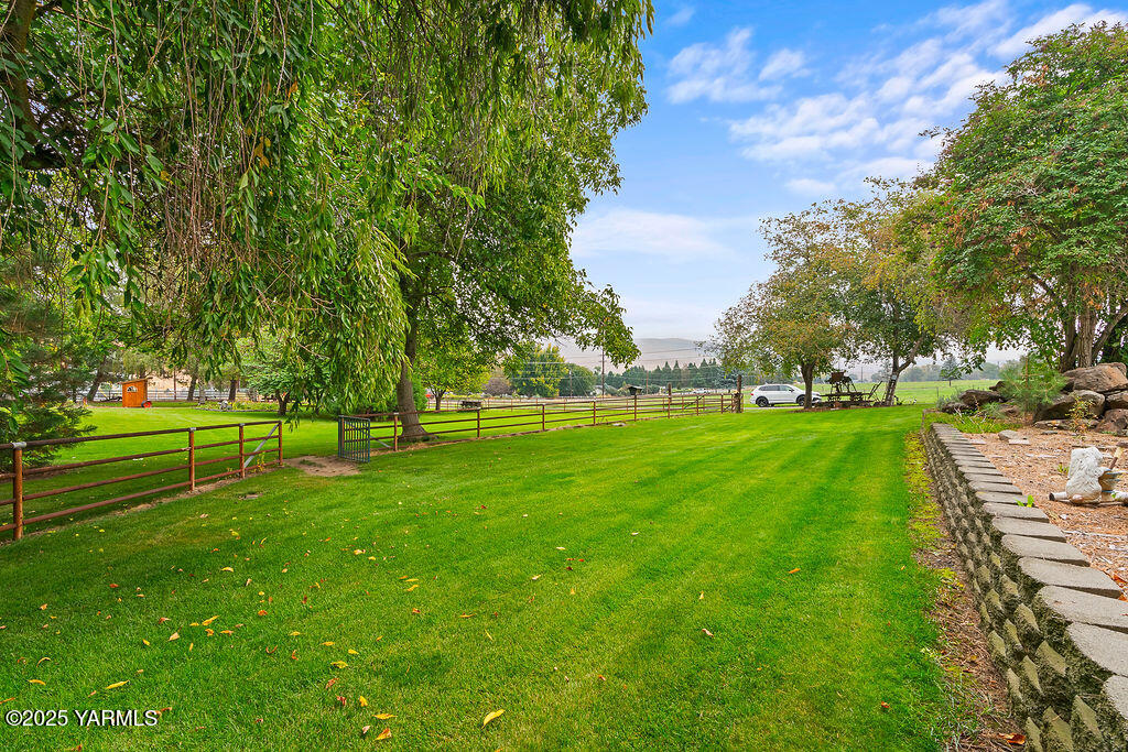 250 Hexon Road Selah, WA 98942 - Photo 46 of 50 a green field with lots of trees in it