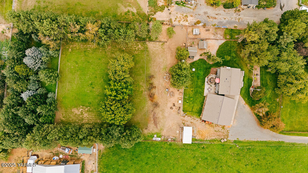 250 Hexon Road Selah, WA 98942 - Photo 7 of 50 a view of a garden