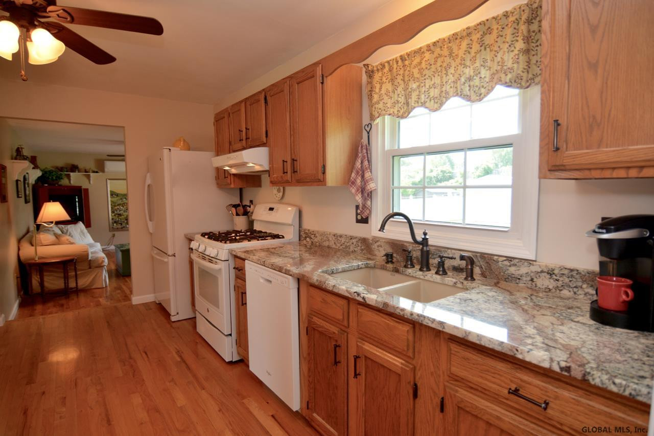 37 Meadowbrook Road Watervliet, NY 12189 - Photo 12 of 27 Photo 12