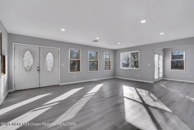 a view of livingroom with furniture and windows