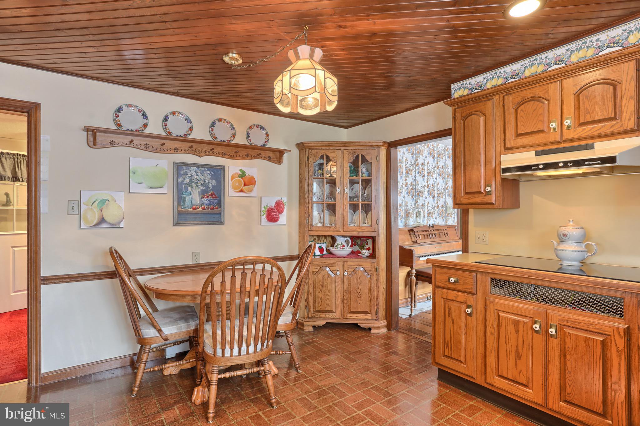 1690 Heilmandale Road Lebanon, PA 17046 - Photo 14 of 31 Breakfast space in kitchen