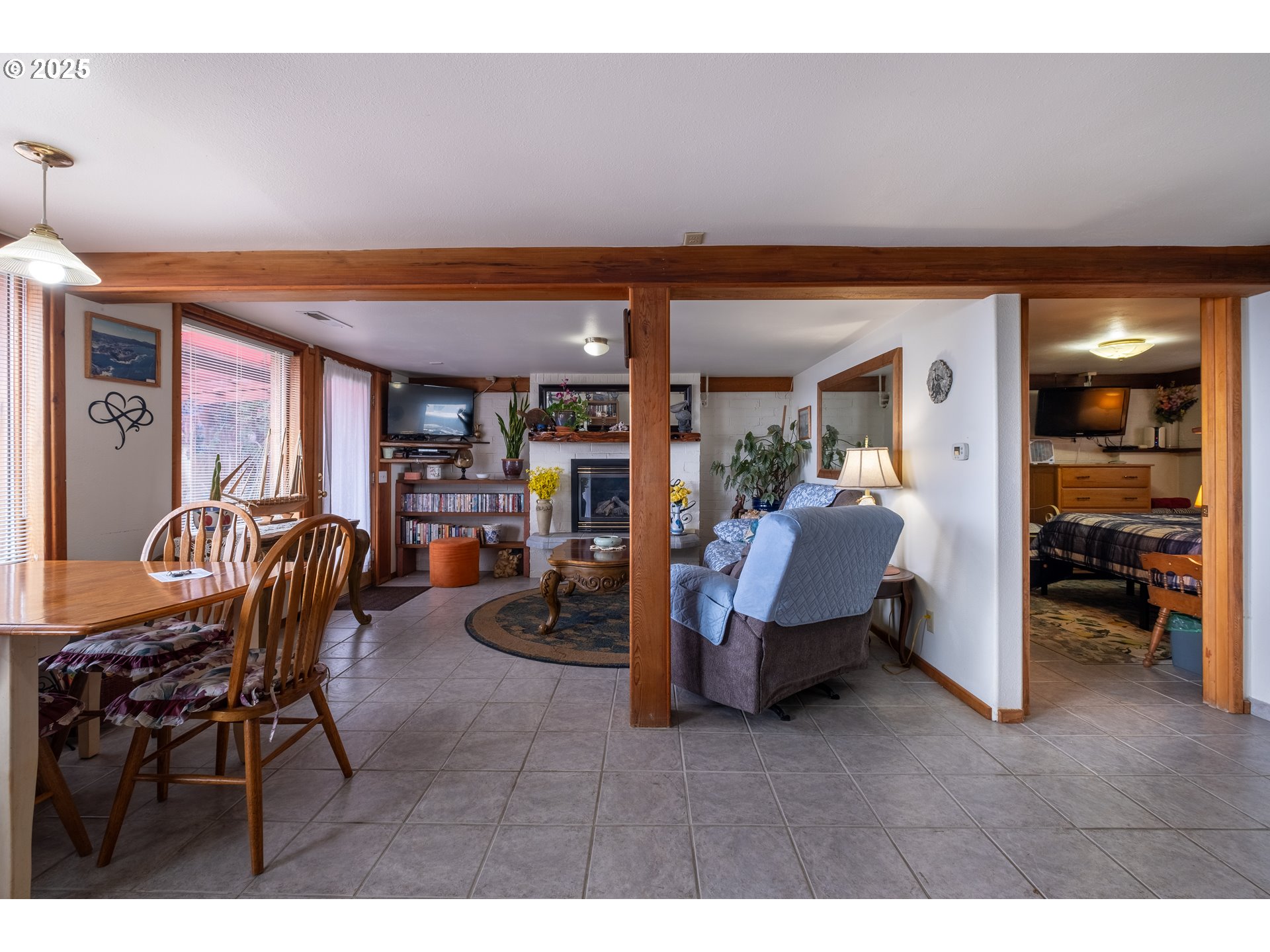 318 Highway 101 Depoe Bay, OR 97341 - Photo 35 of 47 a room with furniture and a ceiling fan