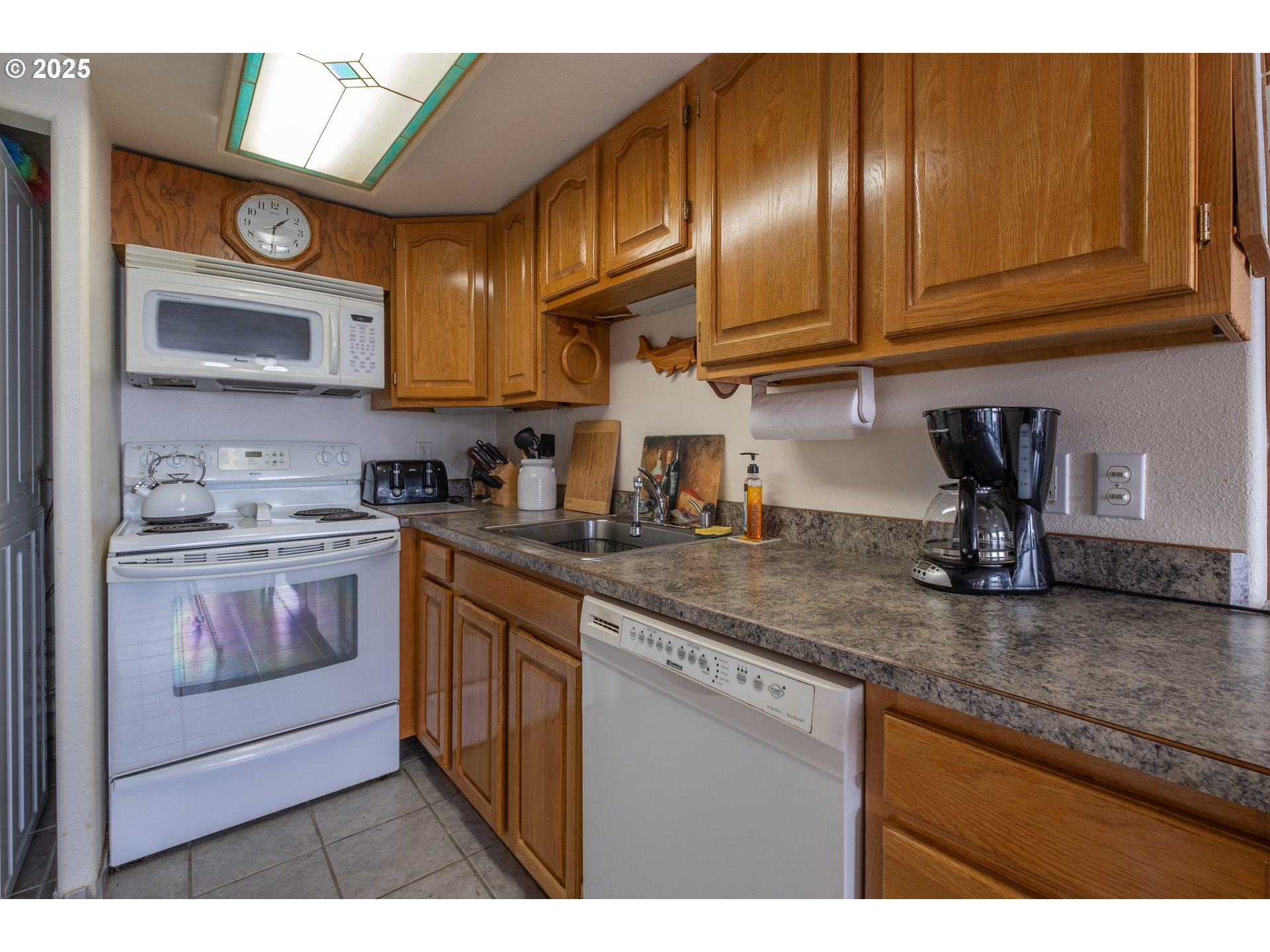 318 Highway 101 Depoe Bay, OR 97341 - Photo 39 of 47 a kitchen with stainless steel appliances granite countertop a sink a stove and cabinets