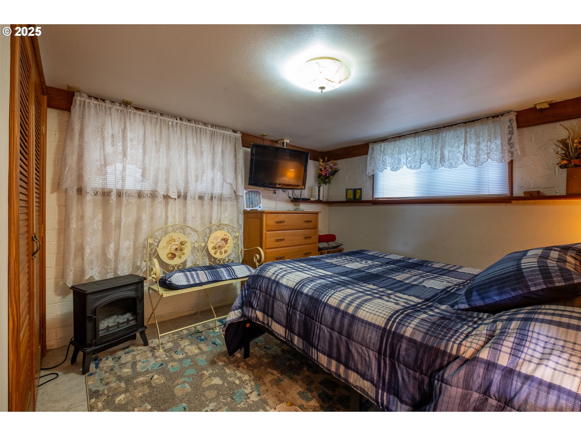 318 Highway 101 Depoe Bay, OR 97341 - Photo 41 of 47 a bed sitting in a kitchen next to a window with kitchen view