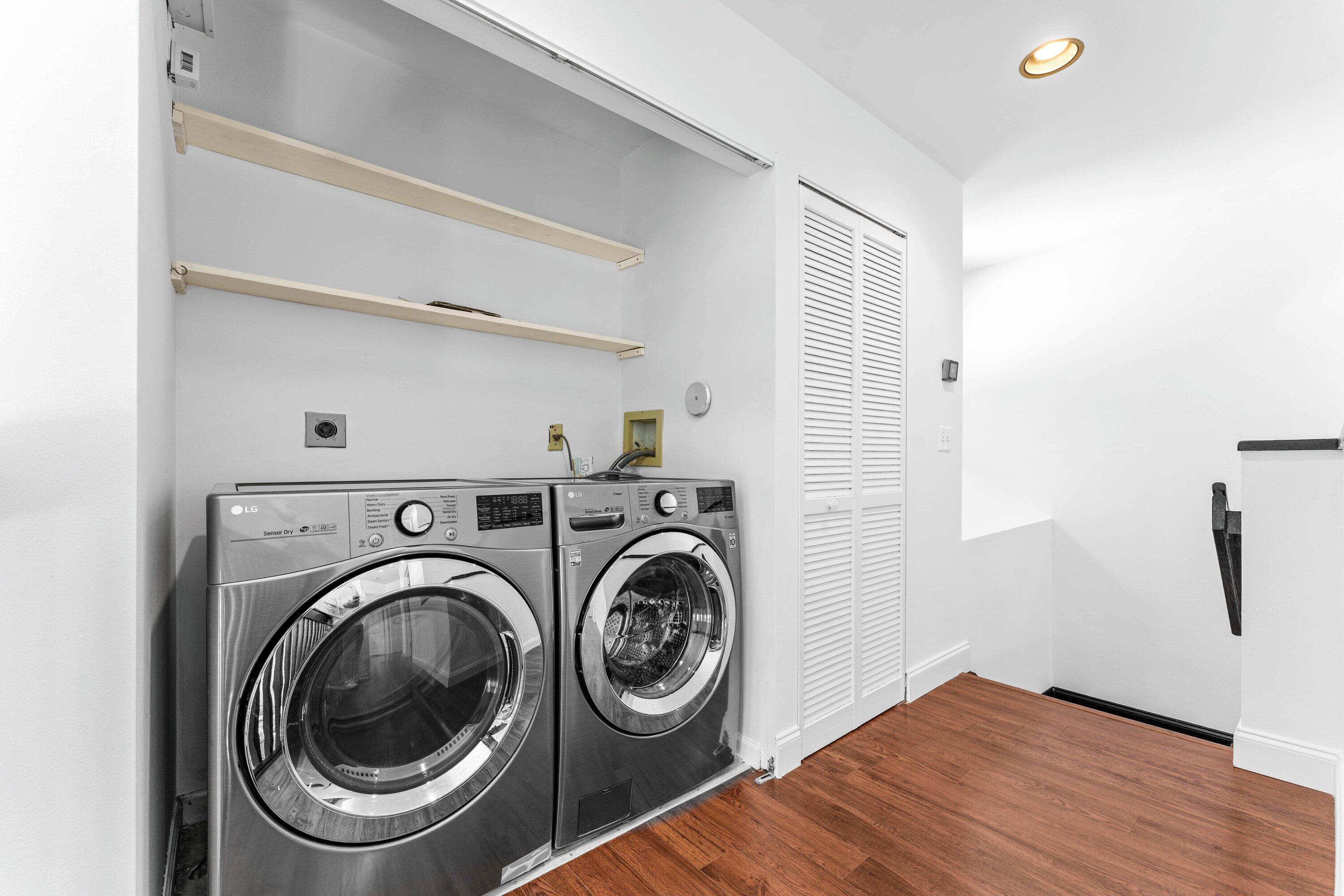 9118 Boca Gardens Parkway, Unit F Boca Raton, FL 33496 - Photo 27 of 56 a view of livingroom with washer and dryer